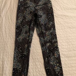 Excellent condition size 6 lululemon wonder under
